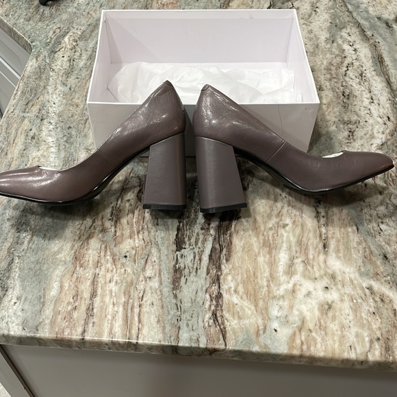 Square toe pumps - Picture 3 of 8